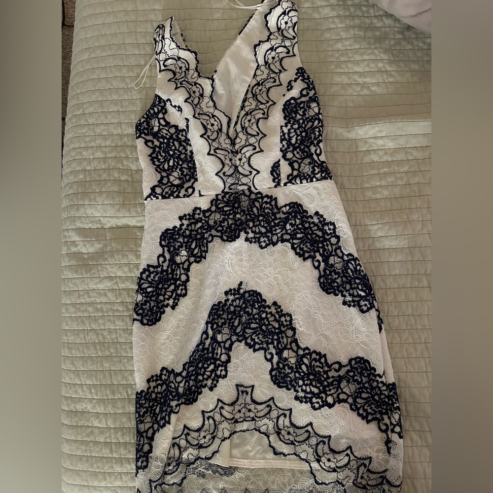 Beautiful Mini white and navy lace dress. AU size 12